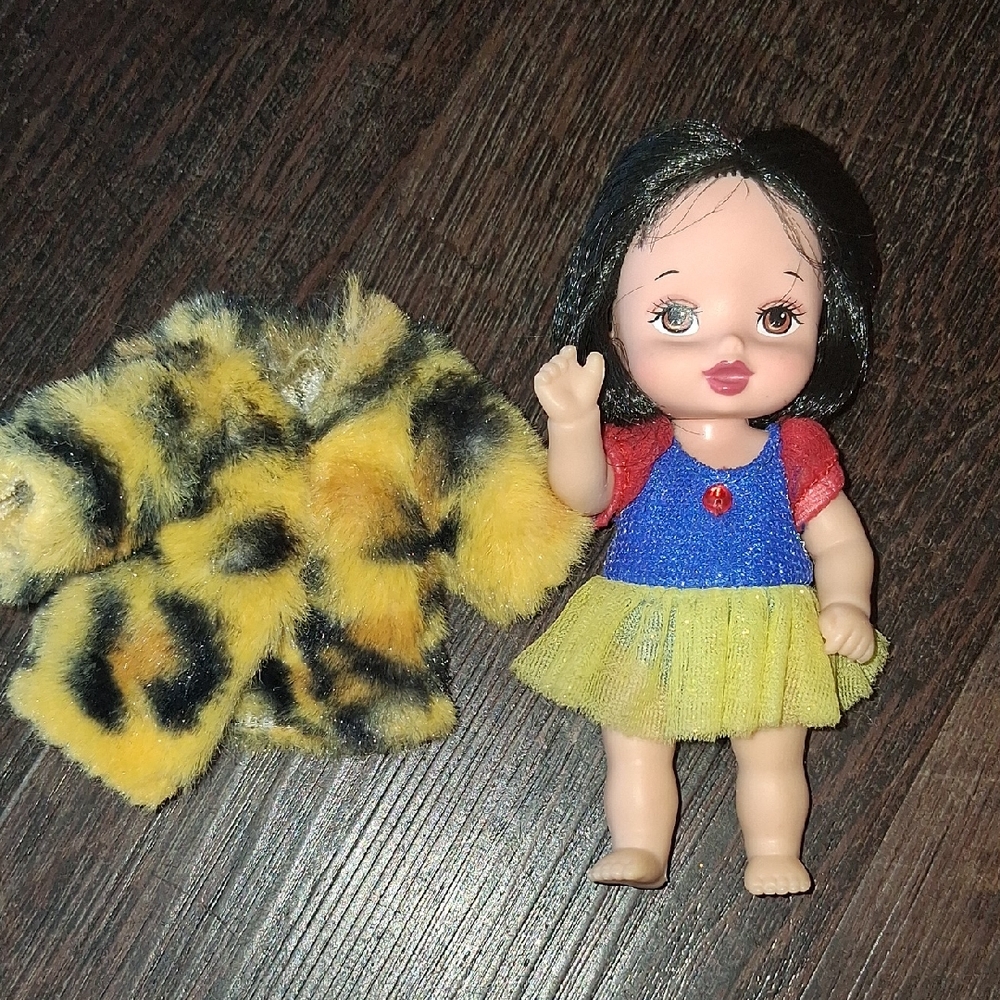 Vintage Disney Princess Royal Nursery Snow White baby Doll From Mattel